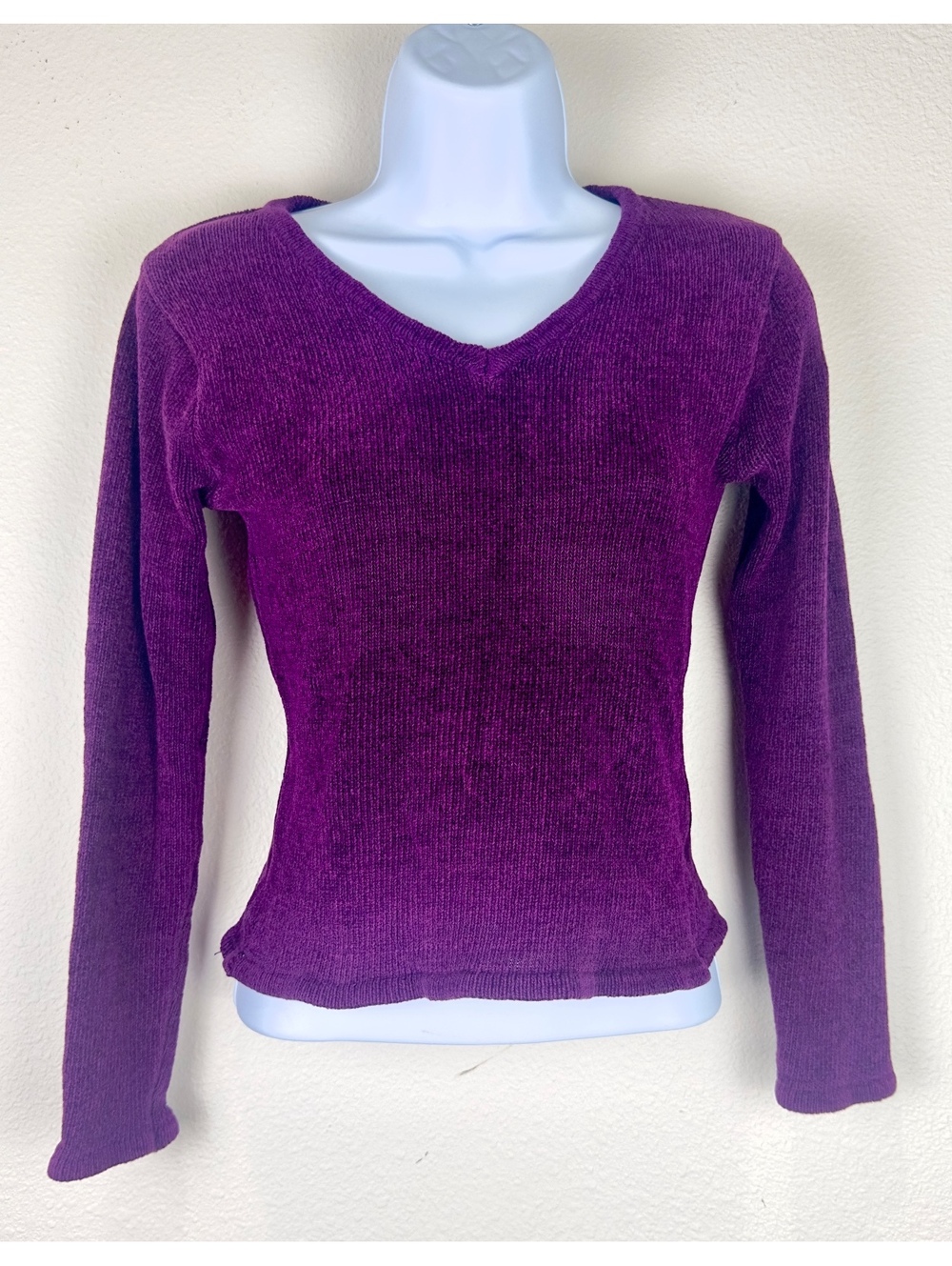 Croquet Women’s Medium Purple V-Neck Knit Sweater Long Sleeve Y2K Fitted Stretch